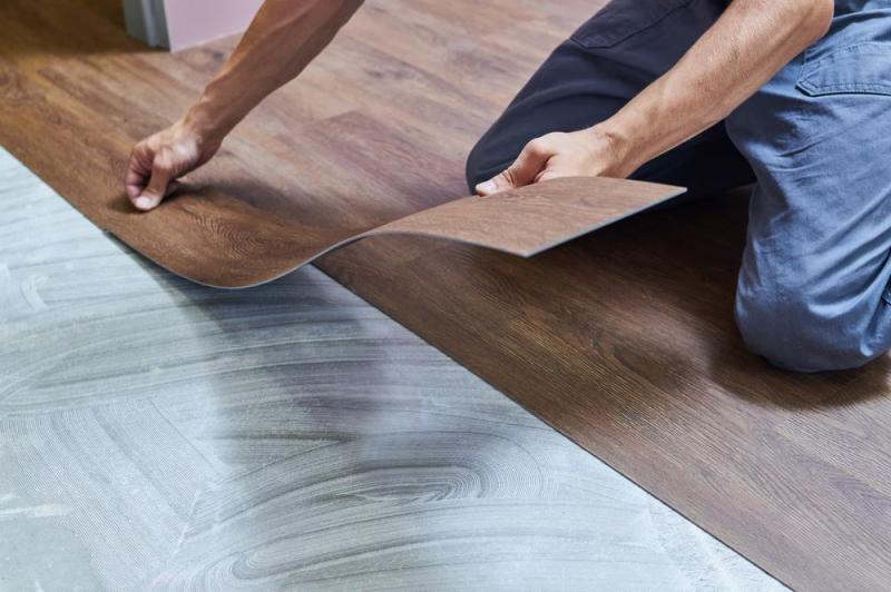 Sol vinyle ou parquet stratifi&eacute;, comment choisir son rev&ecirc;tement ?